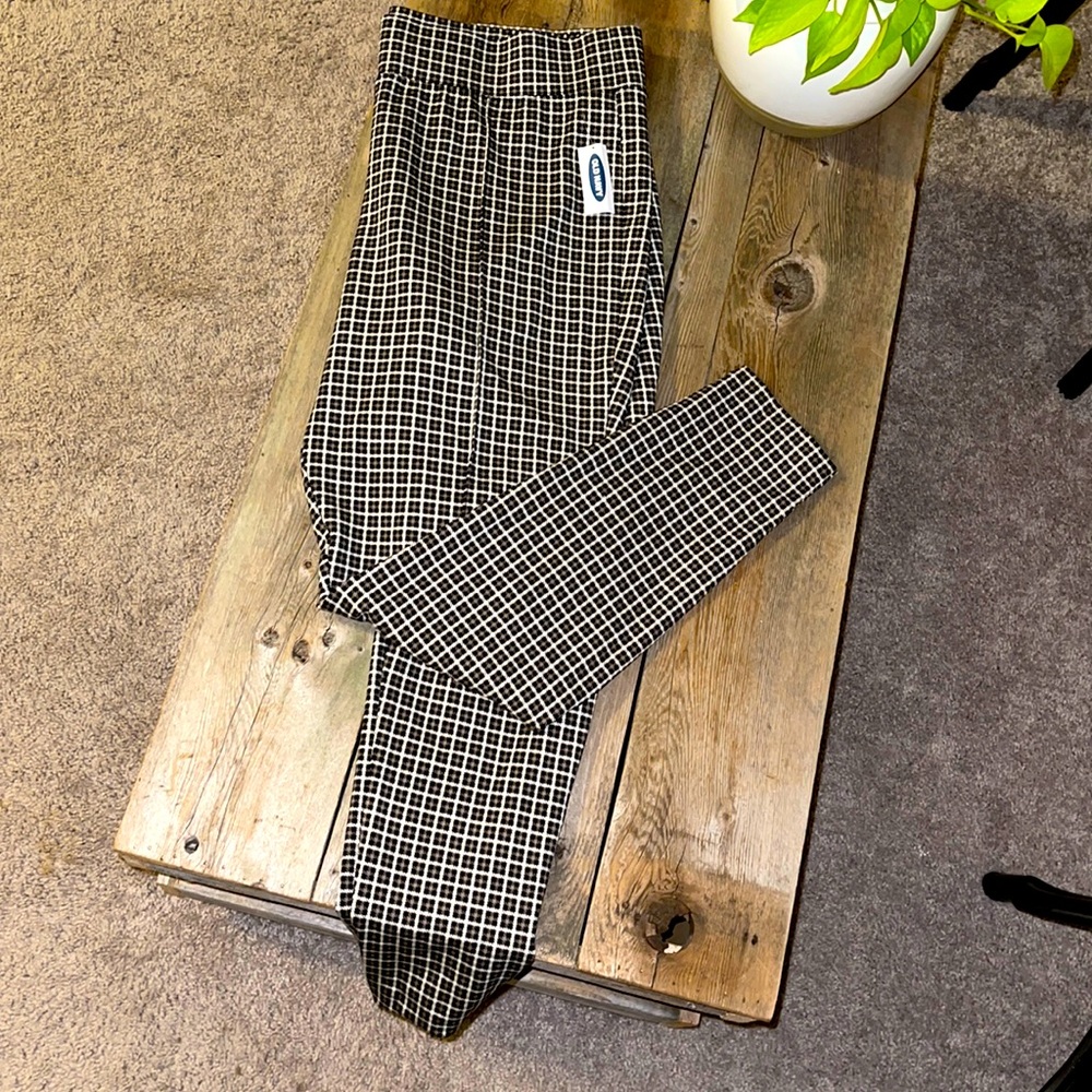 Old navy patterned black and cream pants